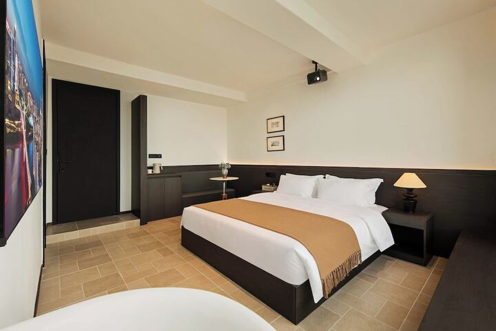 Room 13 of 112