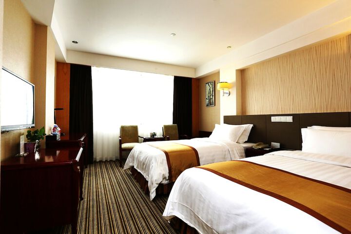 Room 11 of 24