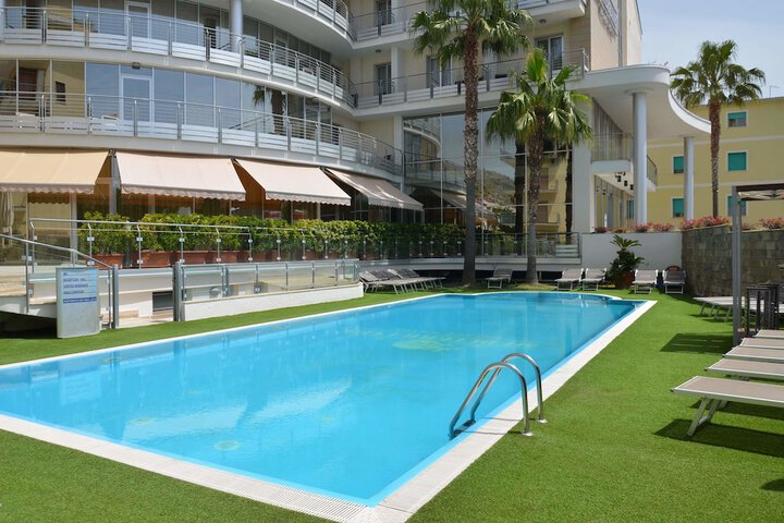 Hotel Pool