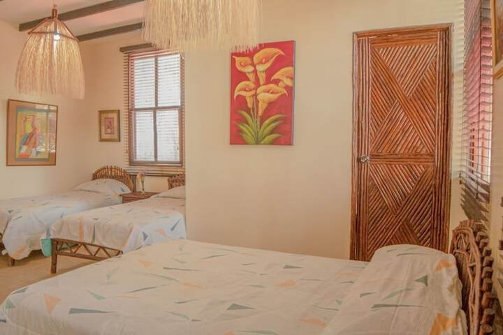 Room 4 of 10