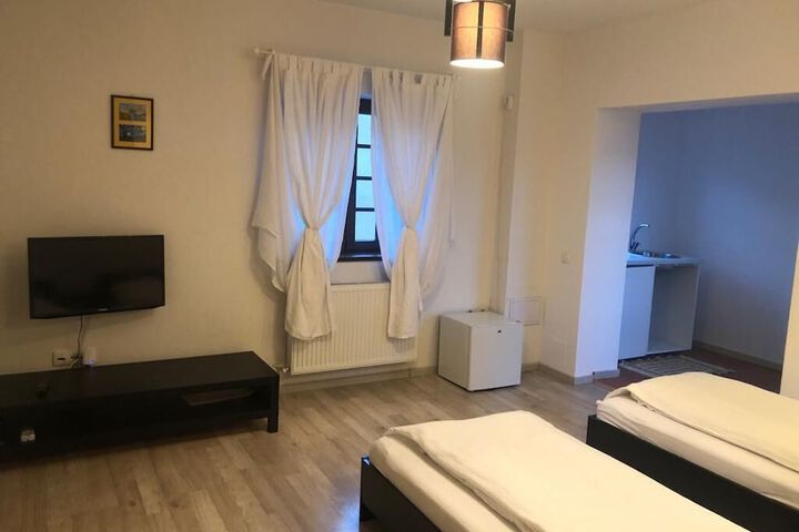 Room 2 of 32
