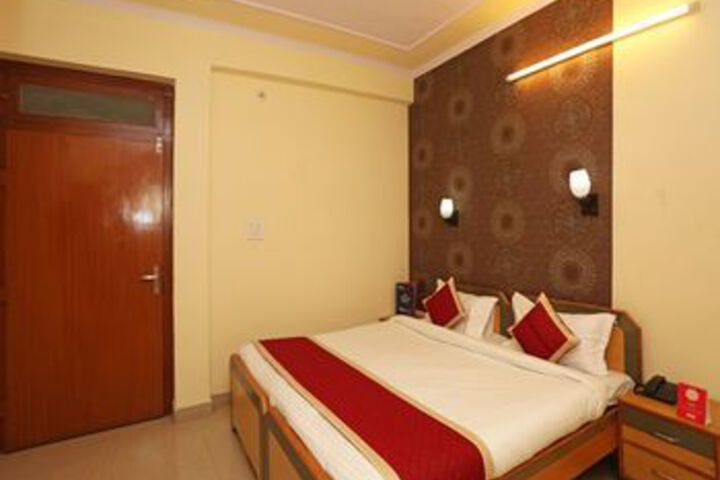 Room 5 of 32