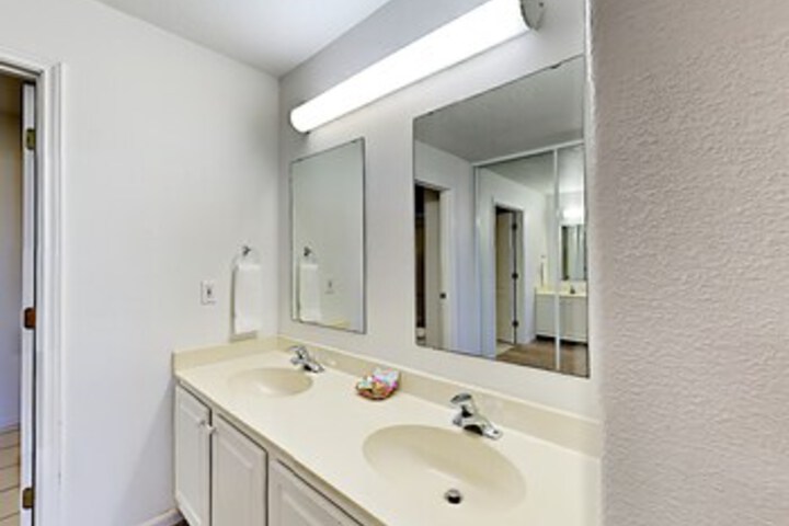 Room 14 of 65