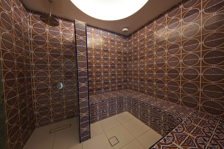Room 33 of 47