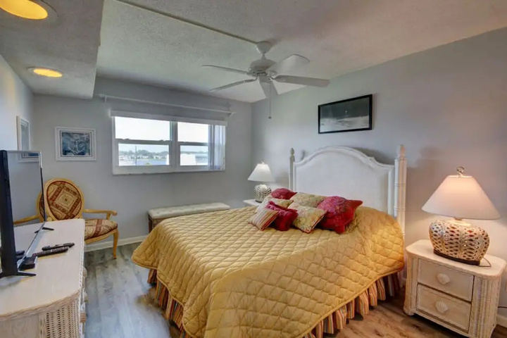 Room 5 of 32