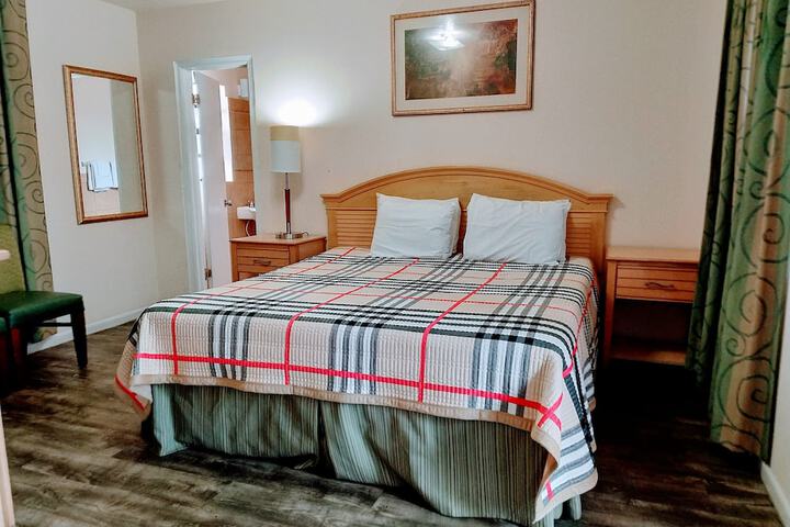 1 King Bed (1 of 8)