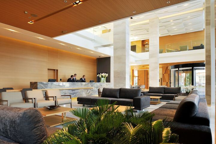 Entrance & Lobby