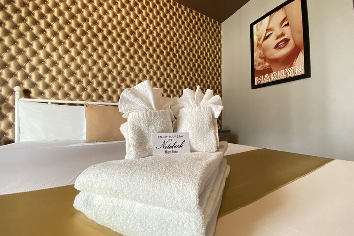 1 Queen Bed (2 of 12)