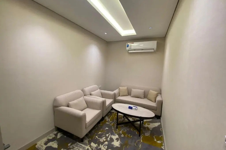 Room 9 of 10