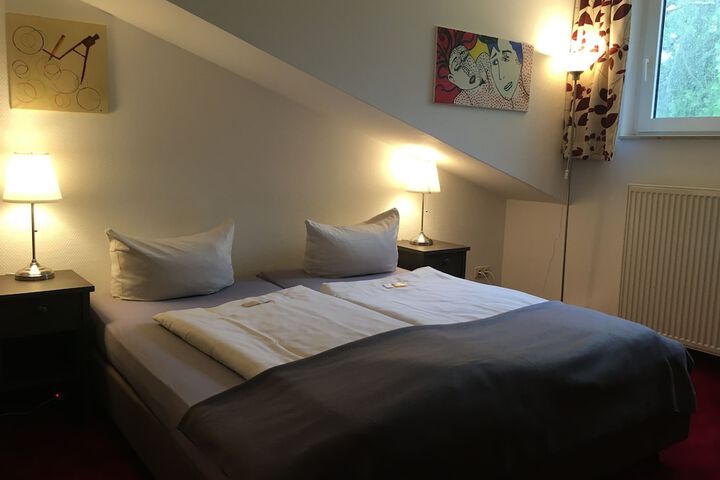 Room 7 of 49