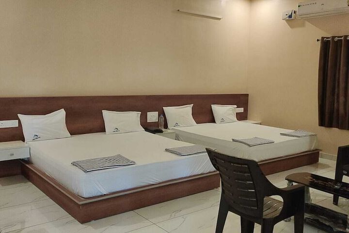 Room 4 of 13