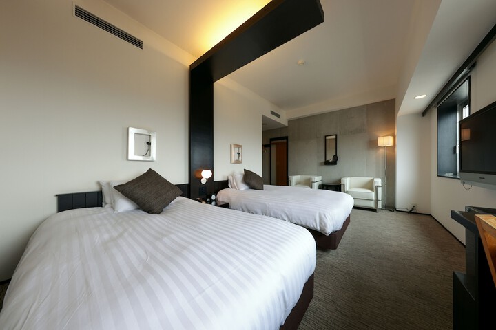 Room 12 of 110
