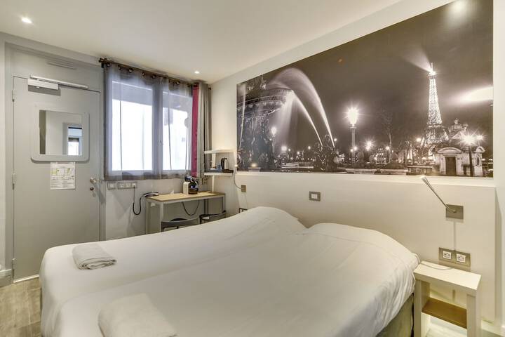 Room 7 of 25