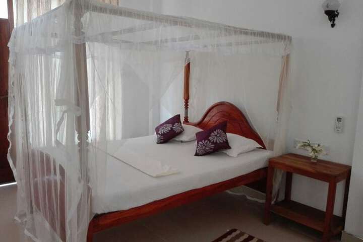 Room 6 of 25