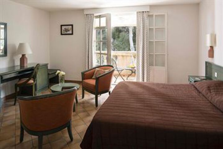 Room 6 of 10