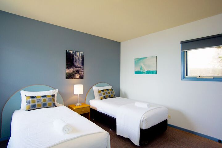 Room 4 of 28