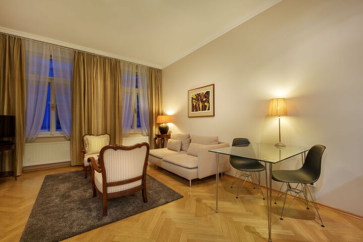 Room 8 of 32