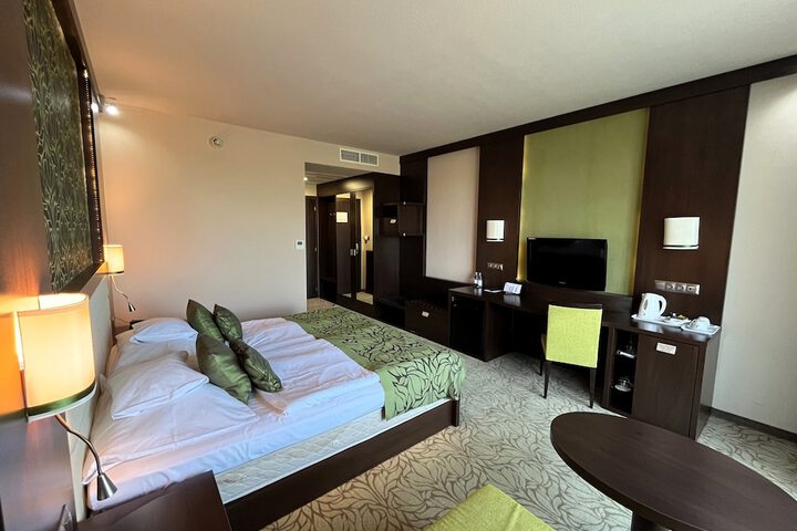 Room 19 of 76