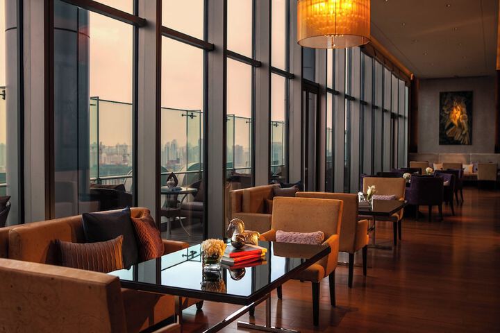 Lounge 104 of 128