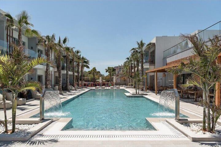Pool 52 of 101