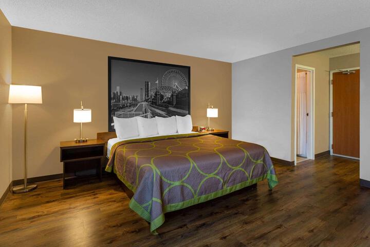 1 King Bed (5 of 6)