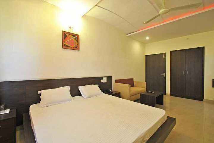 Room 11 of 36