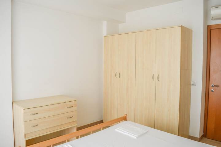 Room 12 of 208