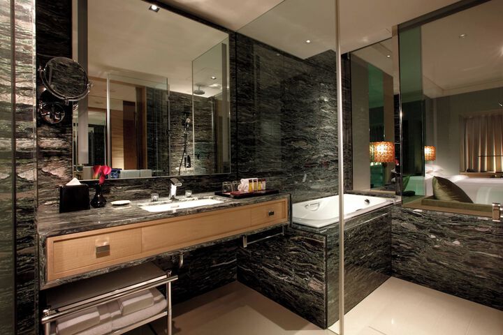Room 16 of 52