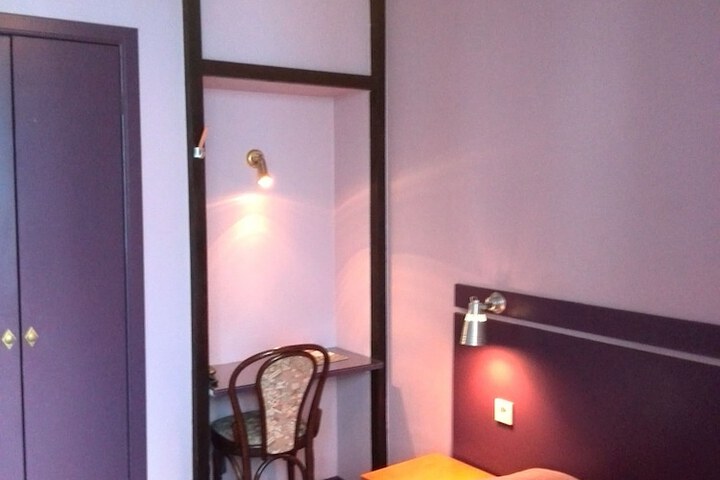 Room 12 of 19
