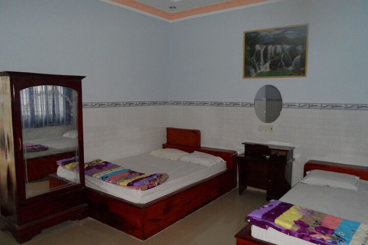 Room 7 of 32
