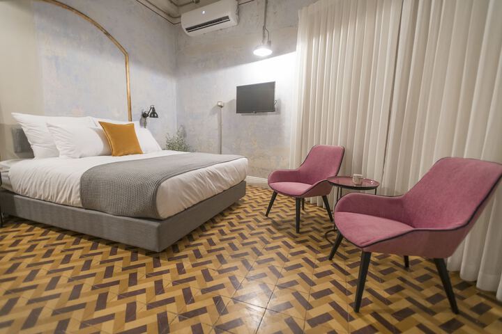Room 5 of 38