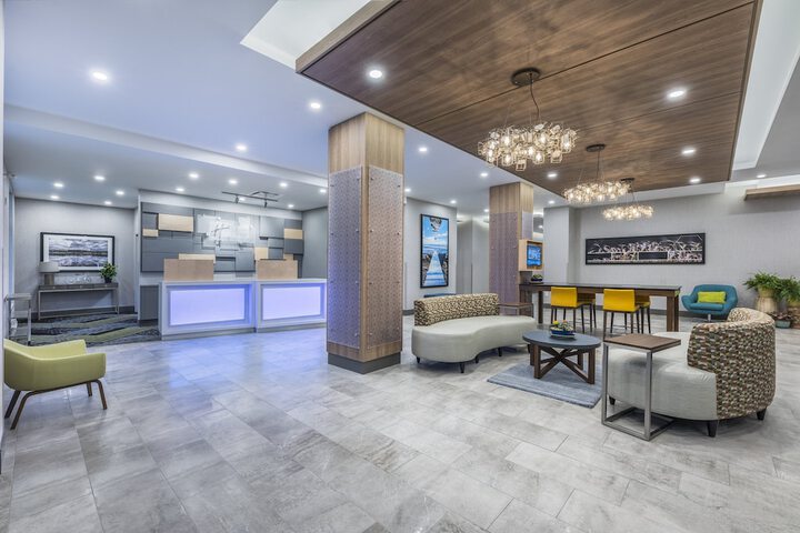 Holiday Inn Express & Suites Moncton an IHG Hotel Moncton | Bookonline.com