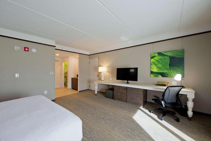 1 King Bed (7 of 32)
