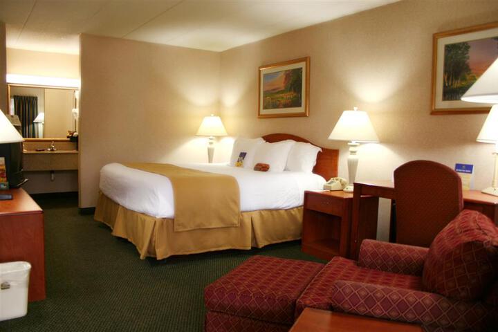 1 King Bed (5 of 5)