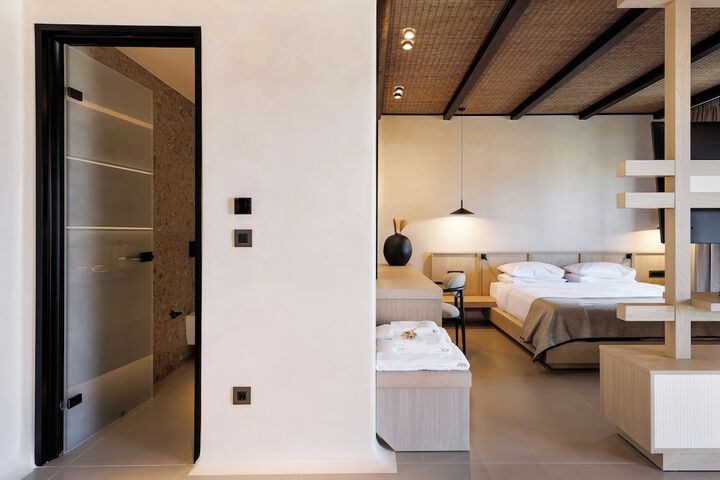 Room 16 of 104