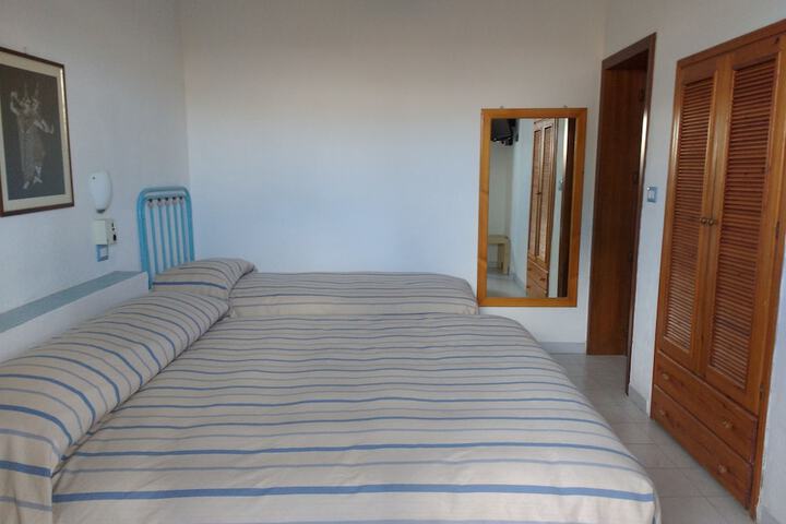 Room 6 of 43