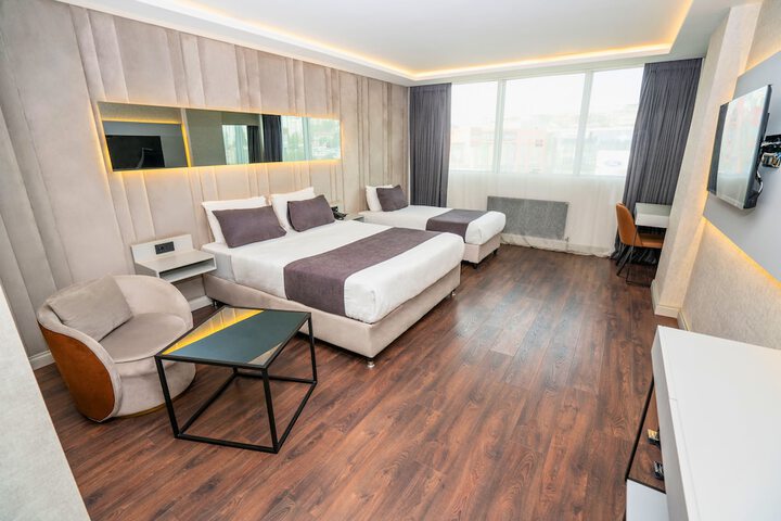 Room 32 of 63