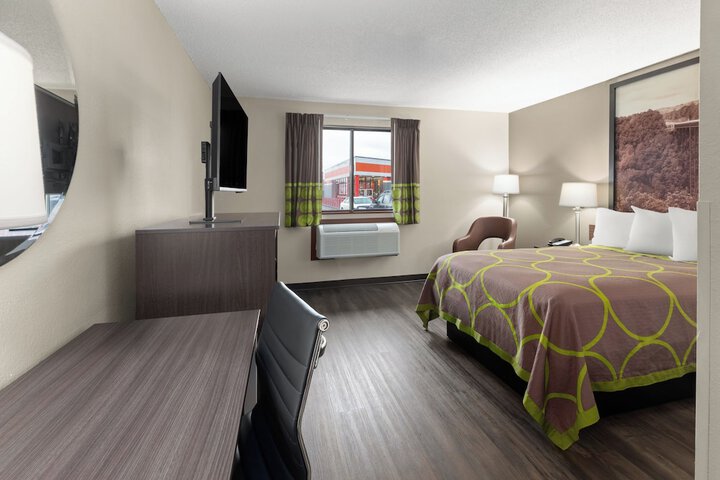 Room 7 of 33