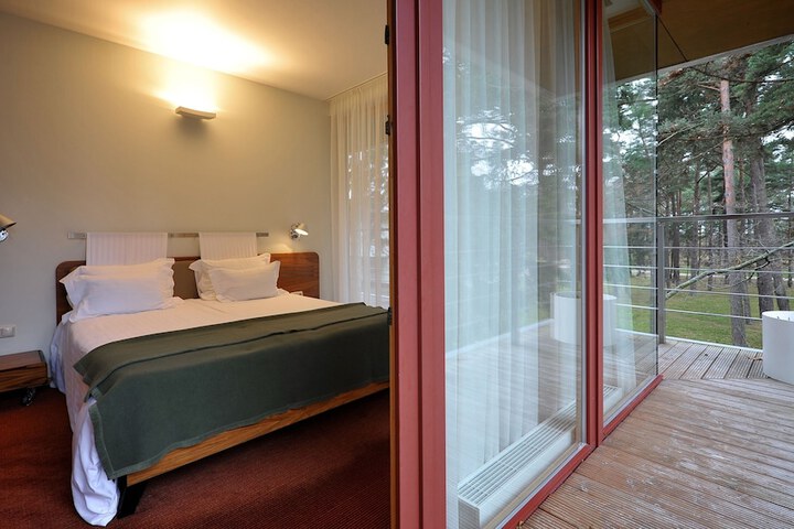 Room 18 of 158