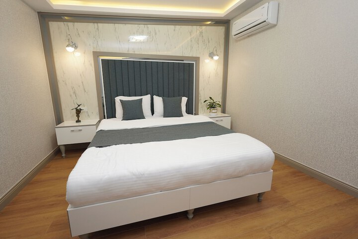 Room 35 of 104