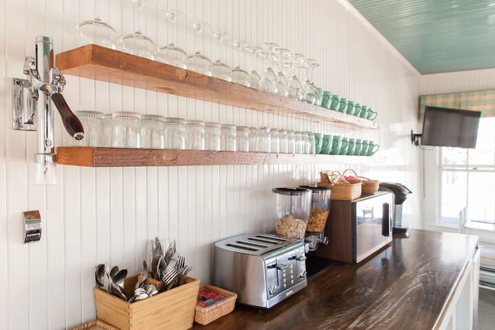 Breakfast/Coffee Service 152 of 218