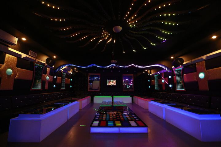 Lounge 63 of 79