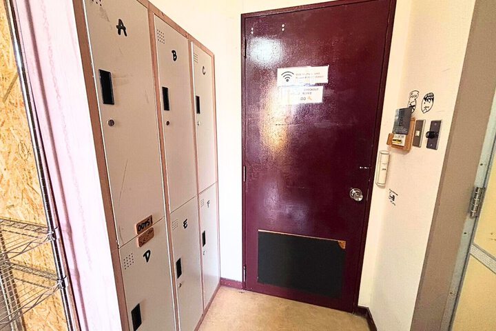 Room 11 of 40
