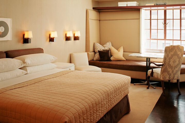Luxury King Bed (7 of 10)