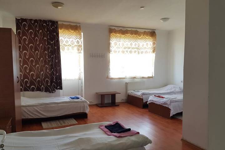 Room 9 of 47