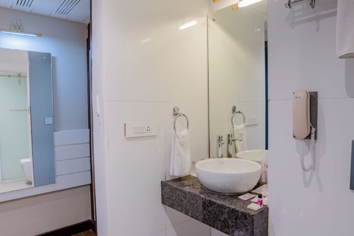 Room 19 of 38