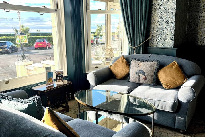 Lounge 196 of 256