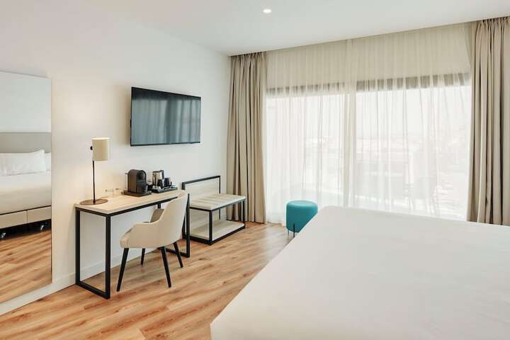 Room 25 of 52