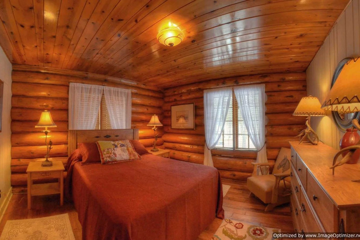 Room 2 of 5