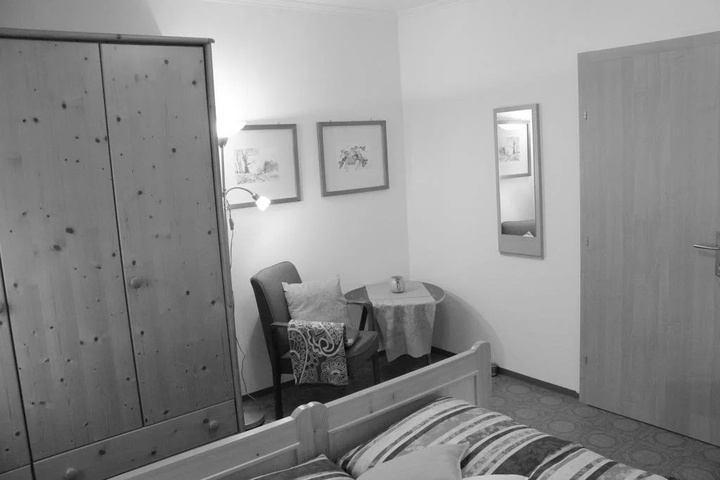 Room 4 of 11